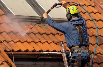 Démoussage et hydrofuge de toiture à Pouzilhac
